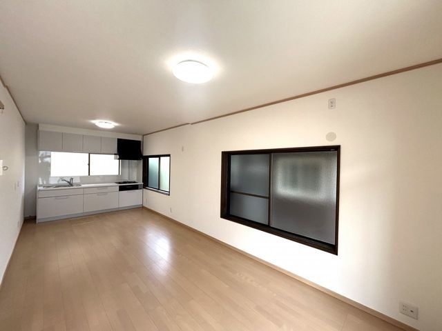 Renovated 5LDK House Near Tsunoi Station in Tottori City - Thumbnail 2