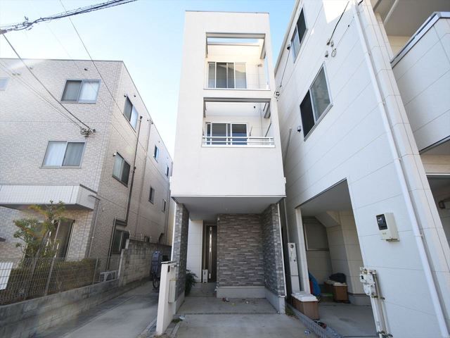 4LDK Family House with Garage in Kawaguchi, Saitama | 2018 Build - Image 1