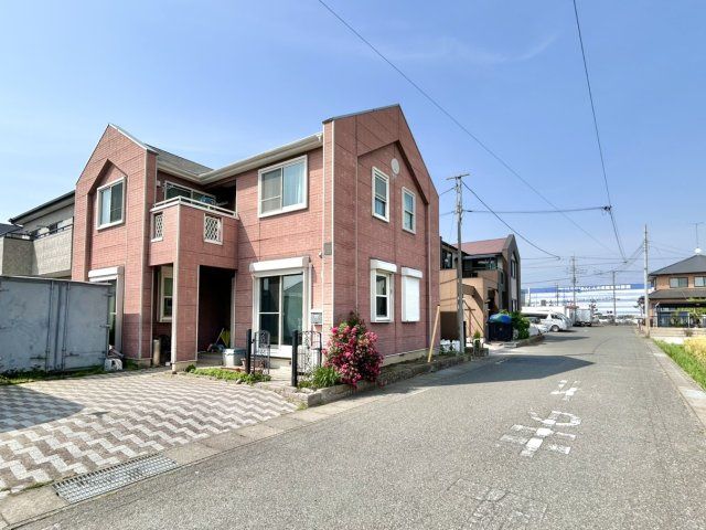 4LDK Corner Lot House for Sale in Isesaki, Gunma - Thumbnail 2