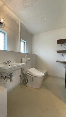 Renovated 1LDK in Yokohama’s Left Near Mountain Complex - Thumbnail 2