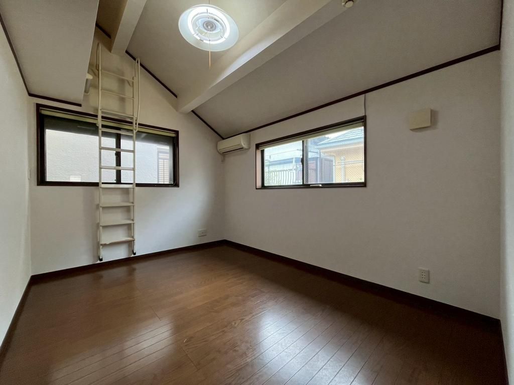 5LDK Detached House in Nerima, Tokyo with Loft Spaces - Thumbnail 3