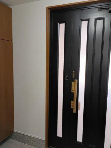 Renovated 2LDK House in Shijonawate with Parking — Image 1, Shijonawate, Osaka