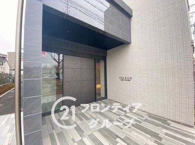 8th Floor Apartment in Eslead Yao Sakuragaoka Complex — Front_door, Yao, Osaka