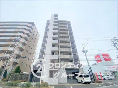 8th Floor Apartment in Eslead Yao Sakuragaoka Complex — Apartment, Yao, Osaka