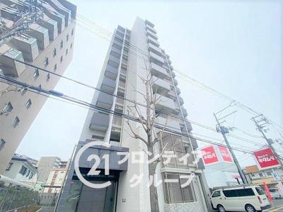 8th Floor Apartment in Eslead Yao Sakuragaoka Complex — Apartment, Yao, Osaka