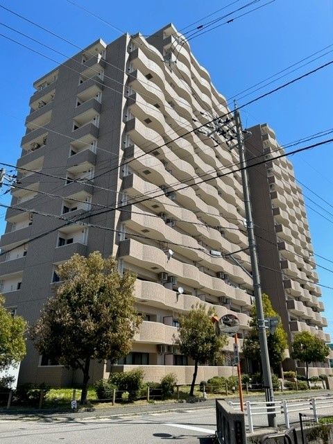 Royal Chateau Izumihonmachi 13F 3LDK Apartment for Sale in Kanazawa - Image 1