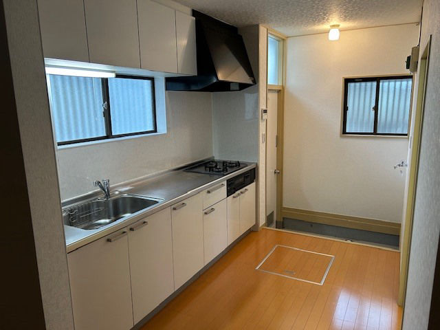 Refurbished 4LDK house in Ichihara with parking - Thumbnail 2