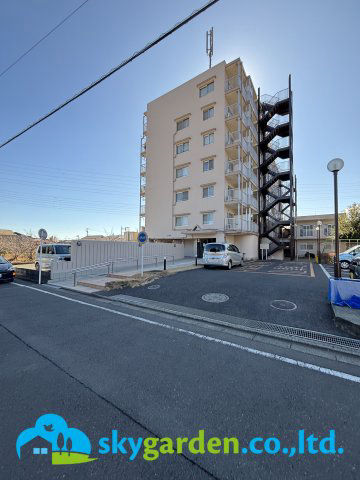 Spacious 2LDK Apartment in Hadano with Large Balcony - Thumbnail 3