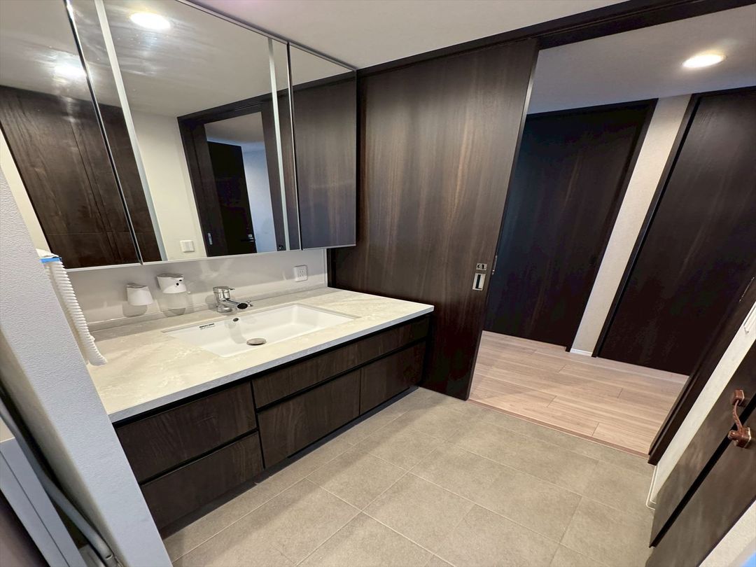 Modern 3LDK Apartment in Matsuyama Near Kume Station - Thumbnail 4