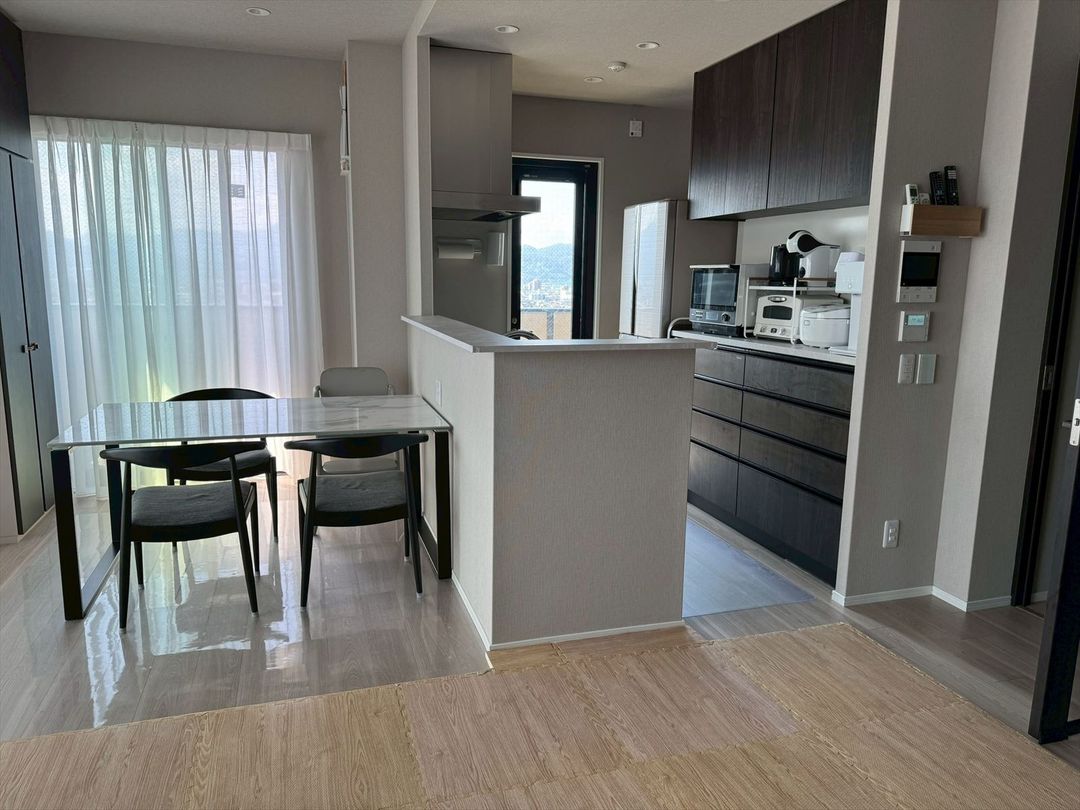 Modern 3LDK Apartment in Matsuyama Near Kume Station - Thumbnail 2