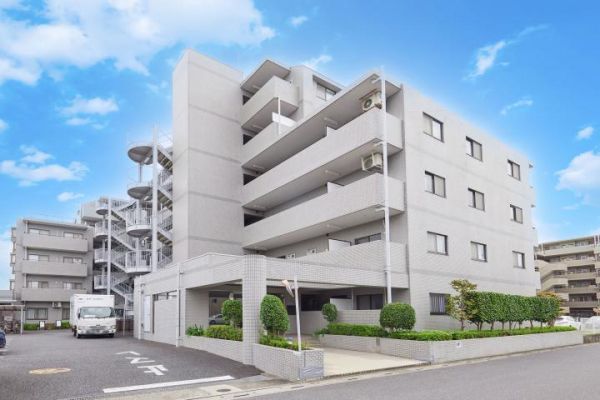Pacific Palace Himemiya 2SLDK Apartment for Sale in Miyashiro - Thumbnail 2