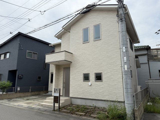 3LDK House in Kobe Nishi Ward with Garden and Parking - Thumbnail 2