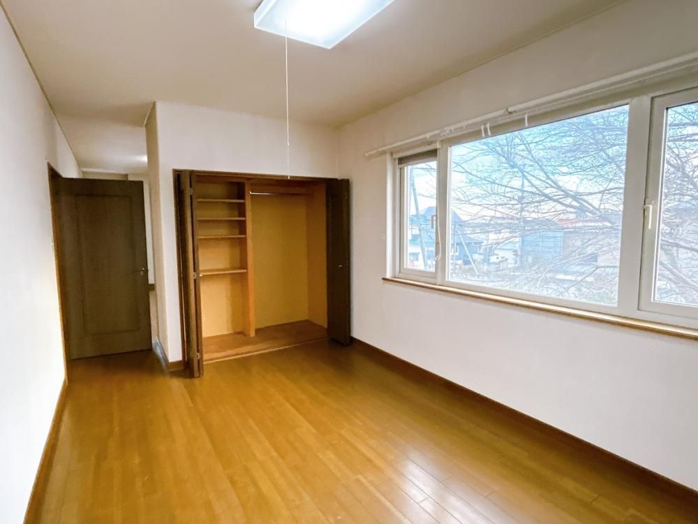 Renovated 4LDK House with 3 Car Parking in Misawa, Aomori - Thumbnail 2
