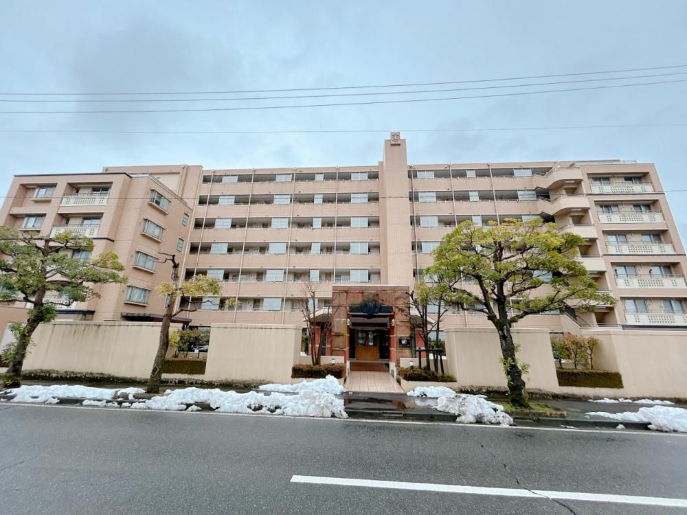 Renovated 2LDK Apartment for Sale in Fukui City with Parking - Thumbnail 2