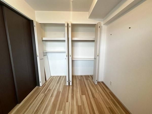 2SLDK Apartment for Sale Near Wakayama Station in Wakayama - Thumbnail 2