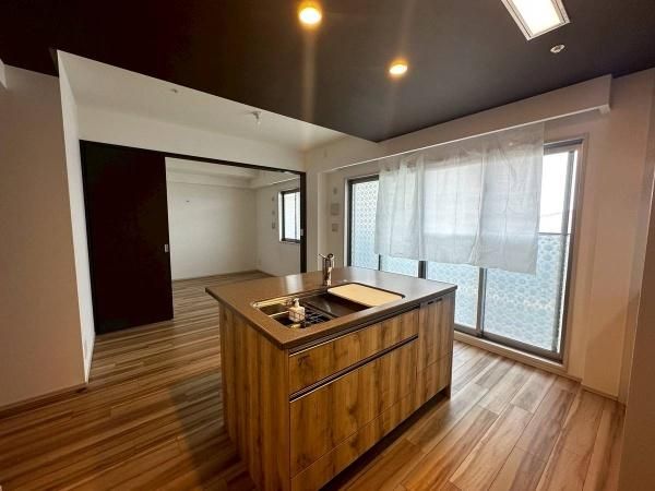 2SLDK Apartment for Sale Near Wakayama Station in Wakayama - Thumbnail 4