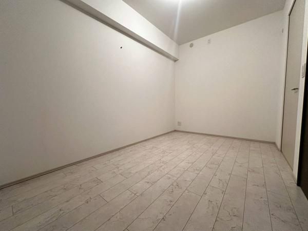 2SLDK Apartment for Sale Near Wakayama Station in Wakayama - Thumbnail 3