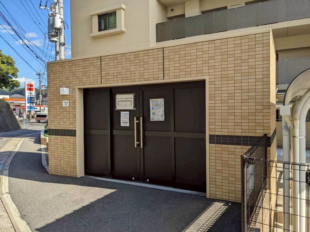 2022-Built 3LDK Apartment in Nagasaki's Kogakura Area - Thumbnail 4