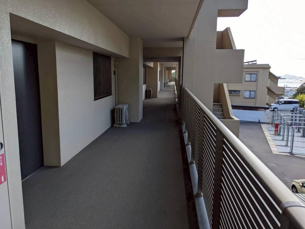 2022-Built 3LDK Apartment in Nagasaki's Kogakura Area - Thumbnail 3