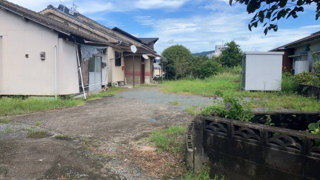 126 Tsubo Land Plot with Old House in Satsumasendai, Kagoshima - Thumbnail 2