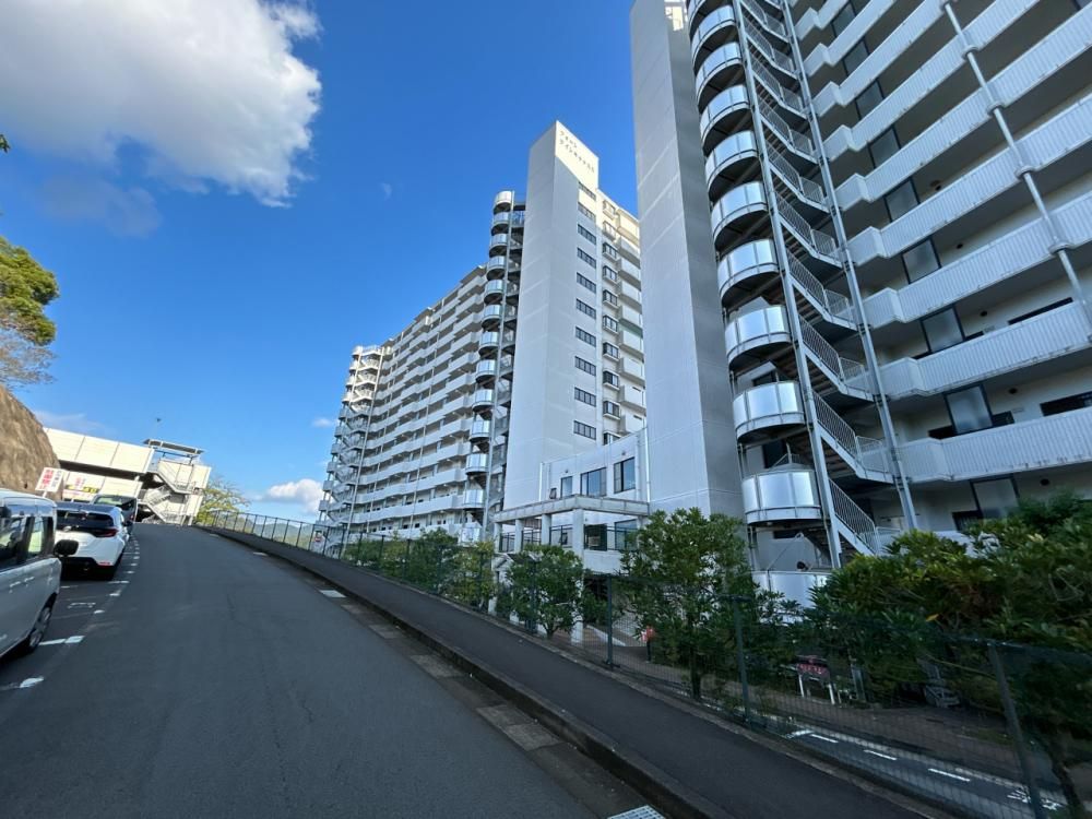 Renovated 3LDK Apartment in Nagayo, Nagasaki | Foret Twin Castle - Thumbnail 2