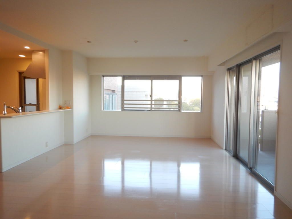 3LDK Apartment for Sale Near Wakayamashi Station, Wakayama - Thumbnail 3