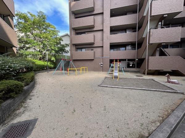 3LDK Apartment in Hirakata with Private Garden - Thumbnail 2