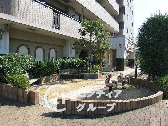Lions Mansion Tarumi Kozukayama 3LDK Apartment for Sale - Thumbnail 2