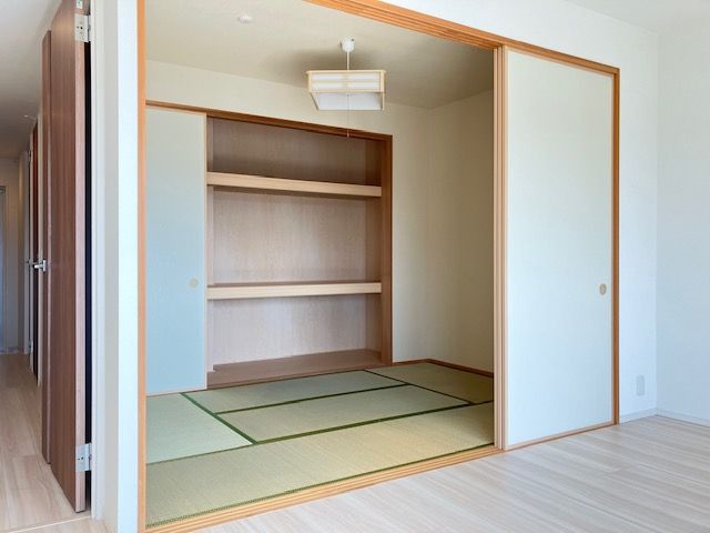 3LDK Apartment for Sale in Matsuyama, Ehime - 10th Floor with Balcony - Thumbnail 4