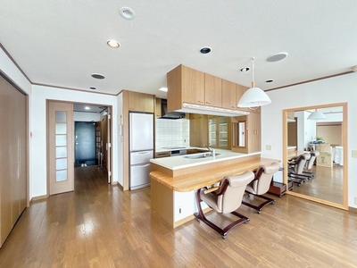 Royal Mansion Izu Nagaoka 801 - 3LDK Resort Apartment — Image 3, Izunokuni, Shizuoka