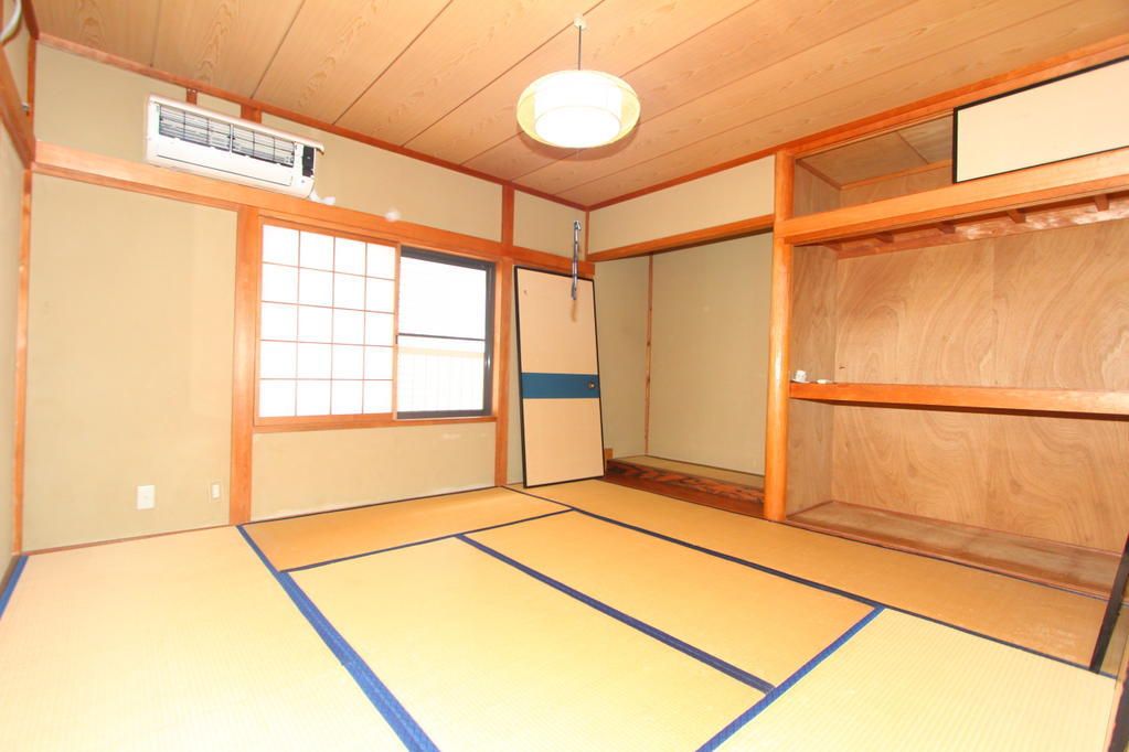 4DK Detached House for Sale in Kameoka, Kyoto - 8.8 Million Yen - Thumbnail 3