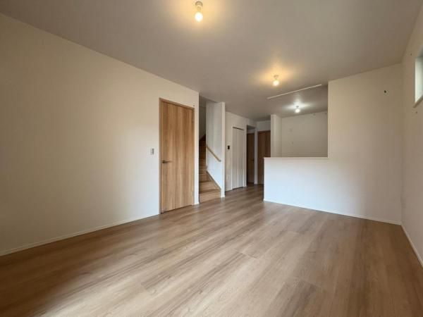 3LDK House for Sale in Okazaki with Solar Panels - Thumbnail 2