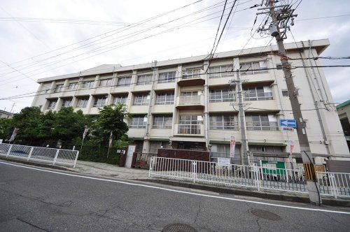 4LDK Family Apartment in Izumiotsu with Large Balcony - Thumbnail 3
