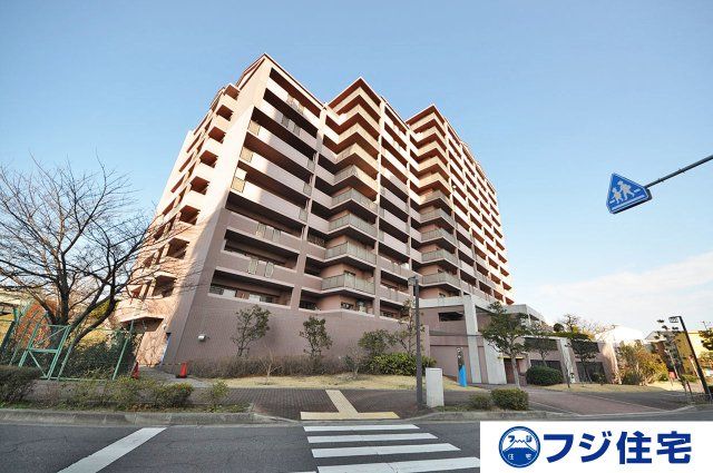 4LDK Family Apartment in Izumiotsu with Large Balcony - Thumbnail 4