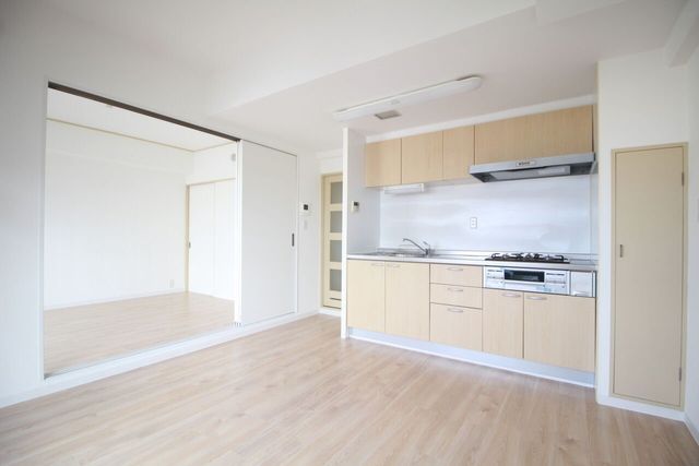 Fujiwai Umeda Co-op 2LDK Apartment for Sale in Adachi, Tokyo - Thumbnail 2