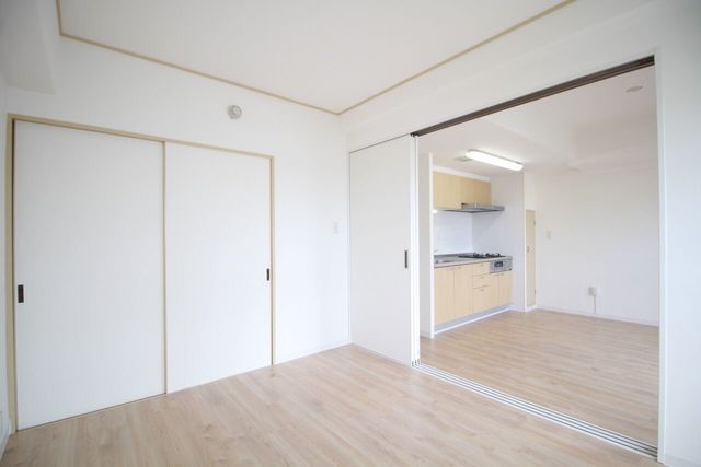 Fujiwai Umeda Co-op 2LDK Apartment for Sale in Adachi, Tokyo - Thumbnail 3