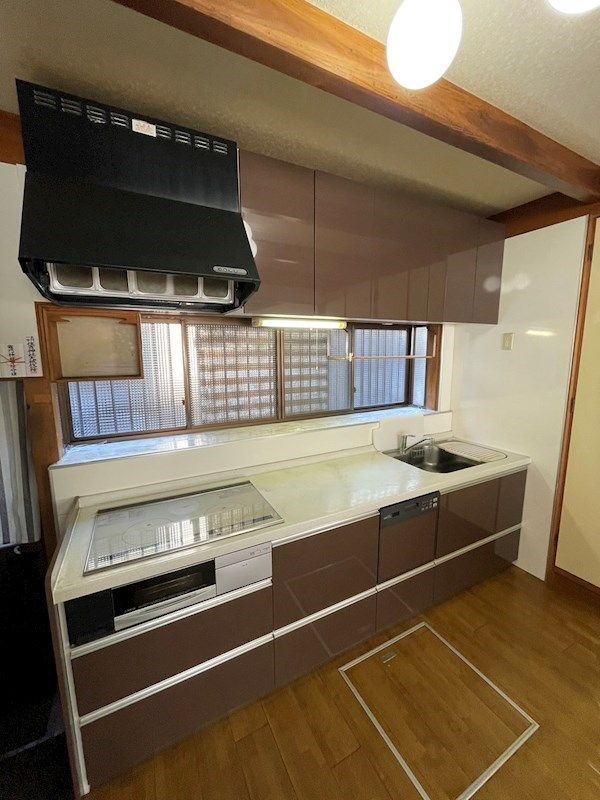 4LDK House with Solar Panels in Kitakyushu Moji Ward - Thumbnail 2