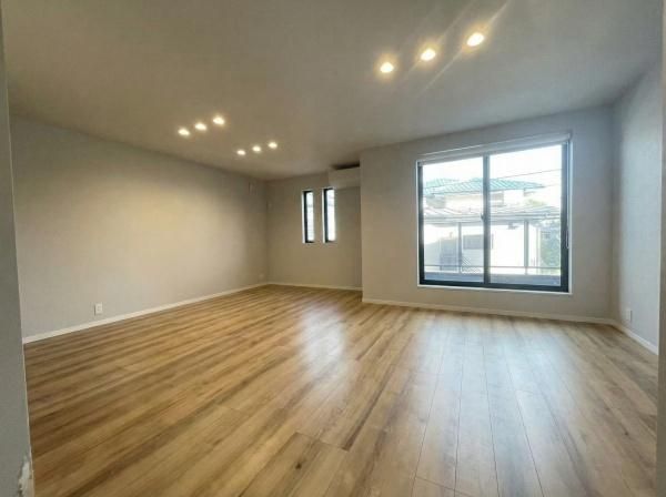 4LDK Modern House for Sale in Nerima, Tokyo - 106.54 sqm - Thumbnail 2