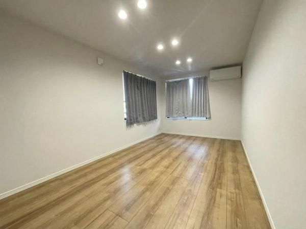 4LDK Modern House for Sale in Nerima, Tokyo - 106.54 sqm - Thumbnail 3