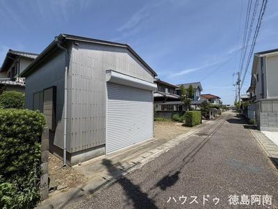 4LDK House for Sale in Komatsushima - 388m² Land — Image 1, Komatsushima, Tokushima