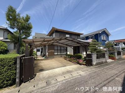 4LDK House for Sale in Komatsushima - 388m² Land — Image 3, Komatsushima, Tokushima