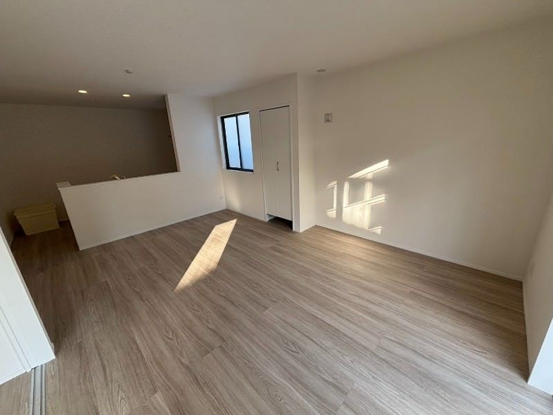 New 4LDK House in Okinawa City with Parking for 4 Cars - Thumbnail 4
