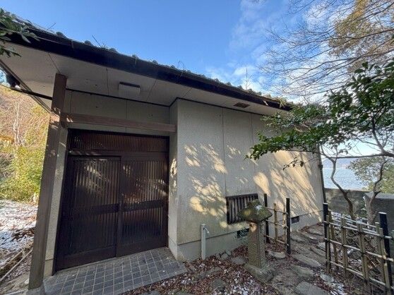Sea View 2DK House with Land in Shunan City, Yamaguchi - Thumbnail 2