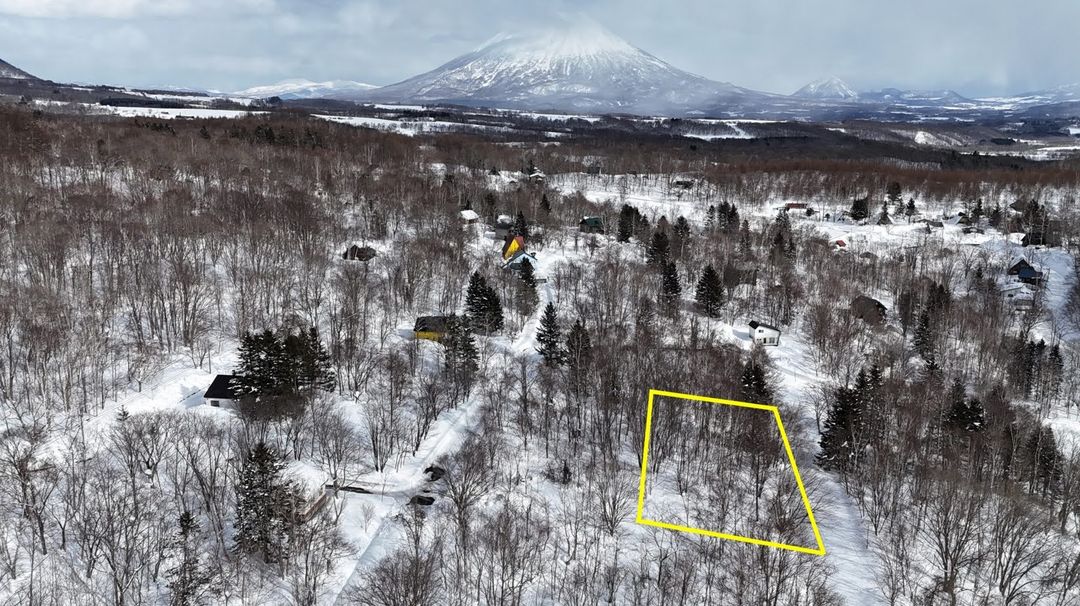 Land for Sale in Yunosato, Rankoshi, Hokkaido - 1,377 sqm - Thumbnail 3