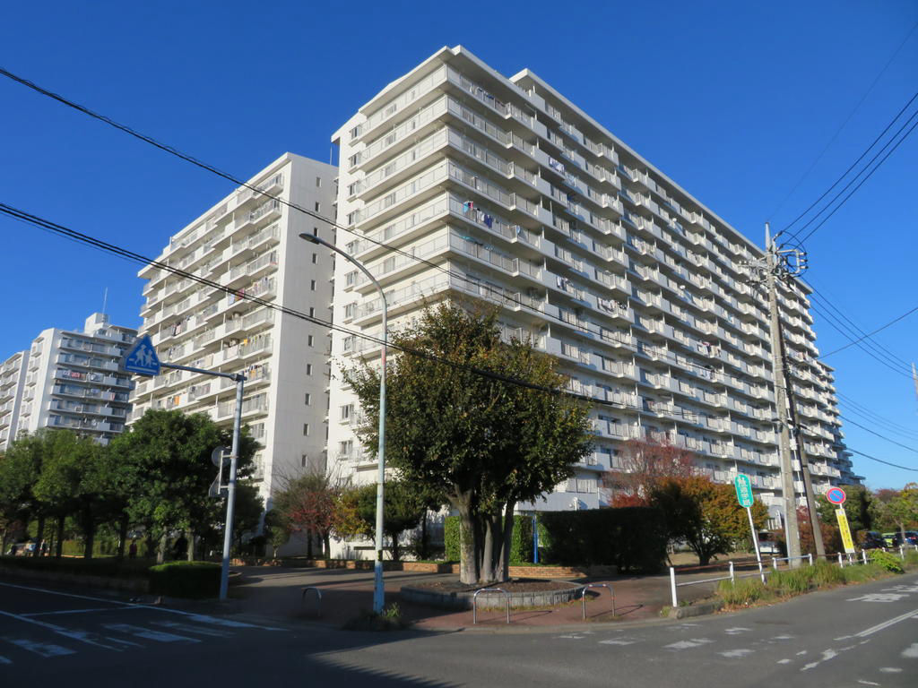 4LDK Apartment in Misato with Balcony | Saitama Property - Thumbnail 2