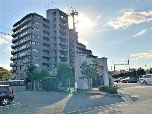 Domine Hanayashiki 6F 2SLDK Apartment for Sale in Takarazuka - Thumbnail 3