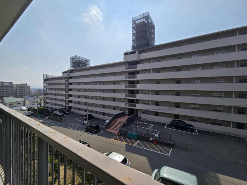 Renovated 3LDK Apartment Near Senrioka Station, Suita - Thumbnail 4
