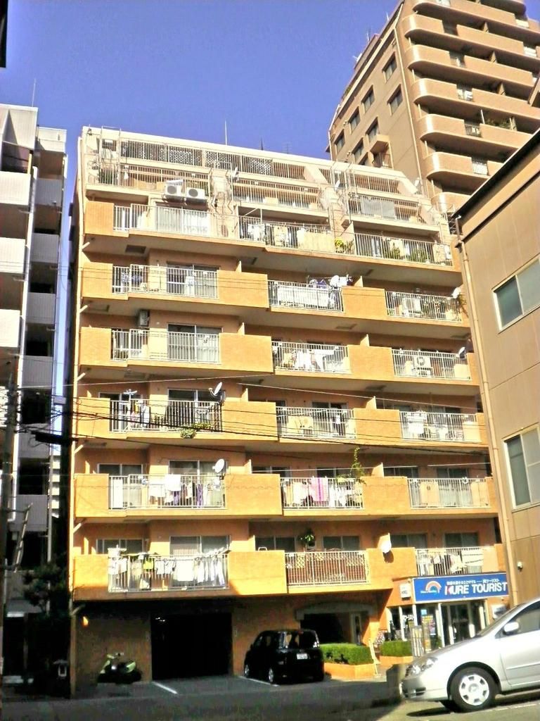 Renovated 3LDK Apartment in Kure City Central - Thumbnail 2