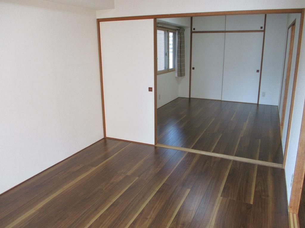 Renovated 3LDK Apartment in Kure City Central - Thumbnail 4