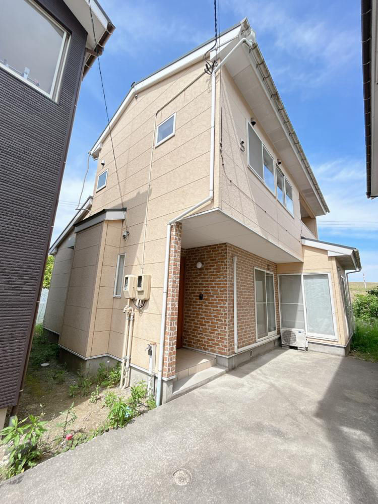 3SLDK House in Niigata with Solar Panels and Parking - Thumbnail 3